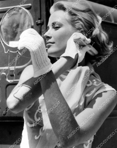 Grace Kelly does quick makeup and hair adjustment 8b20-17604
