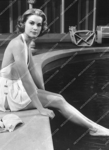 Grace Kelly at the swimming pool 8b20-17614