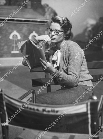 candid Grace Kelly reading her script 8b20-17618
