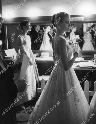 Audrey Hepburn Grace Kelly backstage at Academy Awards 8b20-17644