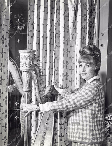 Agnes Moorehead and her harp 8b20-1767