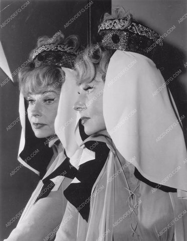 Agnes Moorehead looks like she's wearing I Dream of Jeanie outfit 8b20-1770