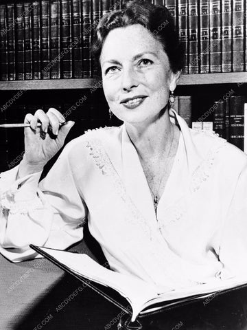 Agnes Moorehead in her library 8b20-1773