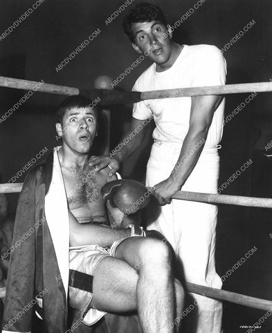 Dean Martin coaches Jerry Lewis in the boxing ring 8b20-17771
