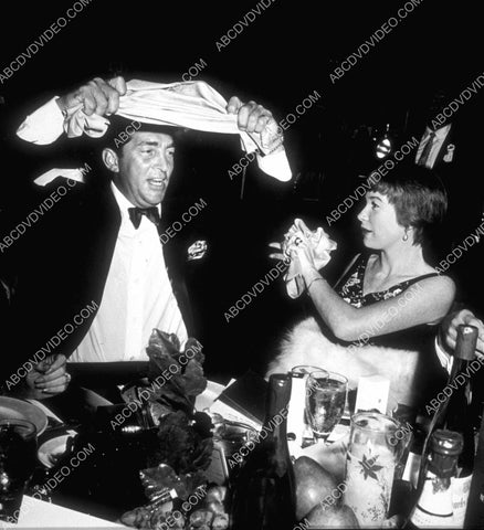 candid Dean Martin Shirley MacLaine having fun out to dinner 8b20-17801
