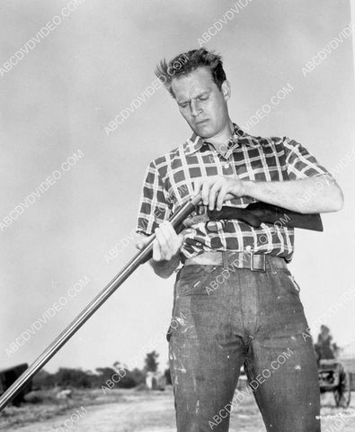 Charlton Heston loading the shotgun 8b20-17927