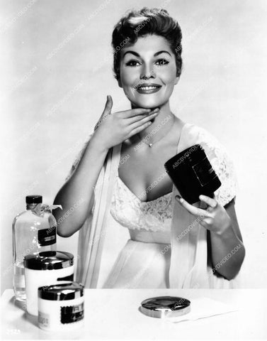 Claire Kelly at the makeup table 8b20-17985