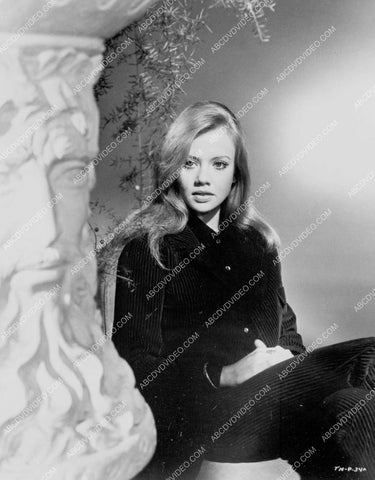 beautiful Hayley Mills portrait 8b20-18110