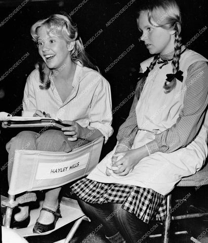 Hayley Mills on set w her stand in 8b20-18111