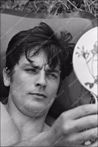 Alain Delon checks himself in the mirror 8b20-1816