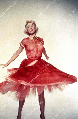 Doris Day in red dress 8b20-18229