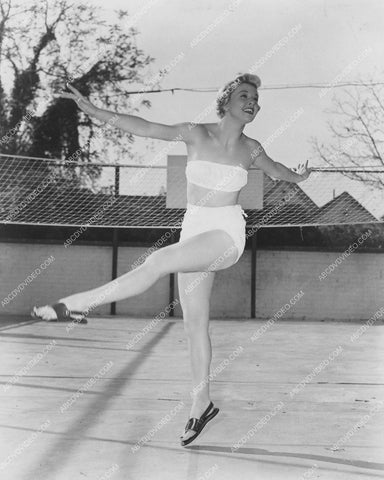 Doris Day dancing on the badminton court 8b20-18232