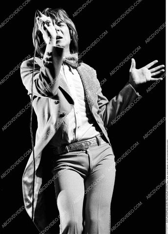 David Cassidy singing away on stage 8b20-18261