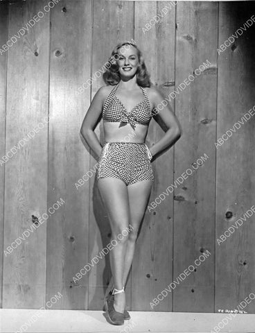 Faye Emerson sexy in her new swimwear 8b20-18332