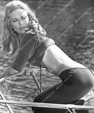 sexy Faye Dunaway showing off her butt in hot pants 8b20-18336