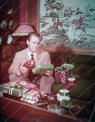 Alan Ladd at home with the Christmas presents 8b20-1834