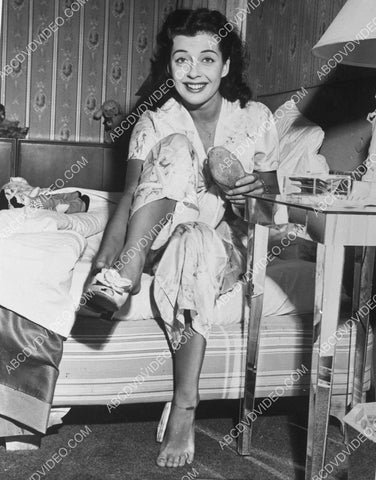 Gail Russell putting on her shoes 8b20-18375