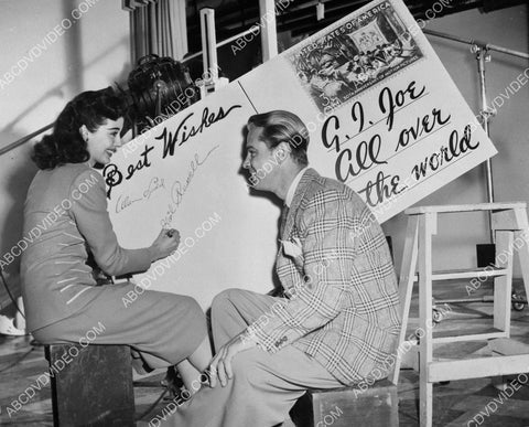 Gail Russell Alan Ladd wartime bond rally and giant postcard for the troops 8b20-18384