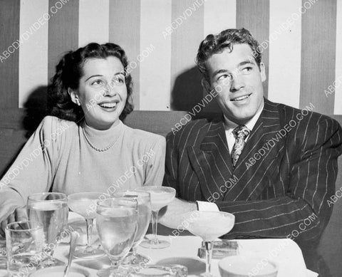 candid Gail Russell and Guy Madison out to dinner 8b20-18385
