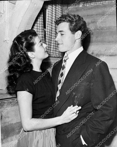 cool candid Gail Russell and Guy Madison 8b20-18388