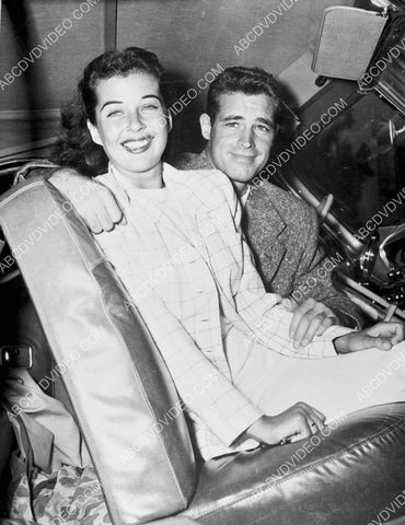 Gail Russell and Guy Madison in their automobile 8b20-18391