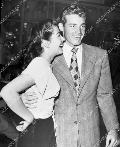 candid Gail Russell and Guy Madison 8b20-18394
