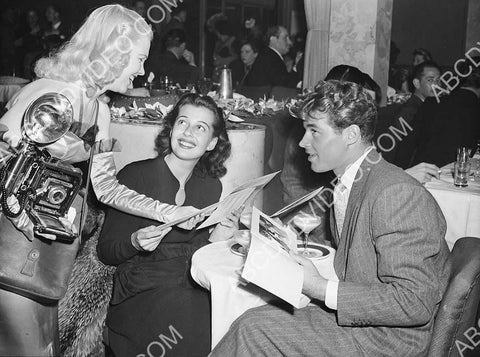 candid Gail Russell and Guy Madison out for dinner 8b20-18401