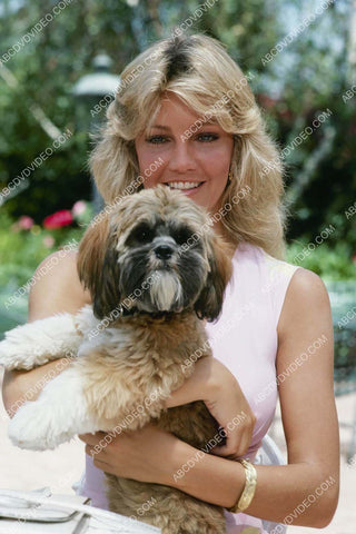 Heather Locklear posing w her dog 8b20-18418