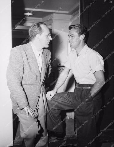 candid Alan Ladd behind the scenes 8b20-1847