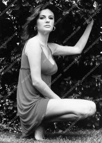 Jacqueline Bisset in the garden 8b20-18539