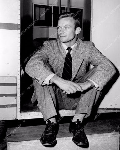 candid Aldo Ray in his mobile dressing room 8b20-1855