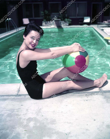 singer Jill Corey sitting out by the swimming pool 8b20-18581