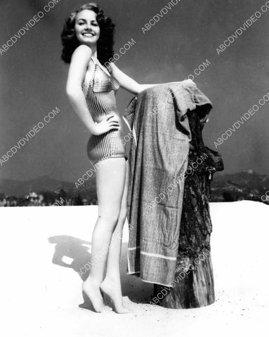 beautiful Janet Blair w her toes in the sand at the beach 8b20-18617