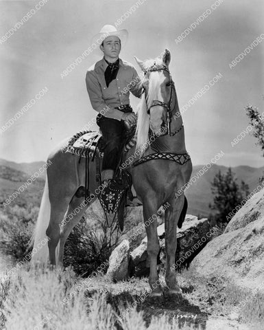 Roy Rogers sitting on Trigger 8b20-18939