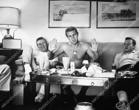 candid Steve McQueen w his pals 8b20-19039