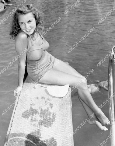 Janet Leigh sitting on the diving board in the backyard 8b20-19174