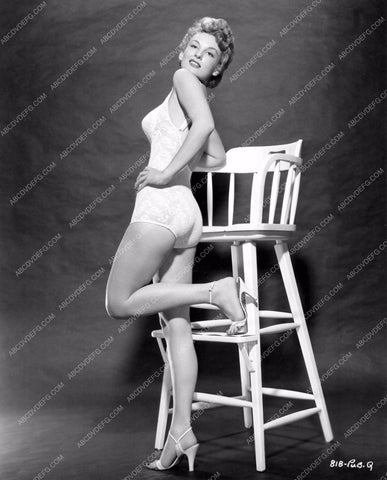 super sexy Allison Hayes kicks up heel in swimsuit pinup cheesecake pose 8b20-1946