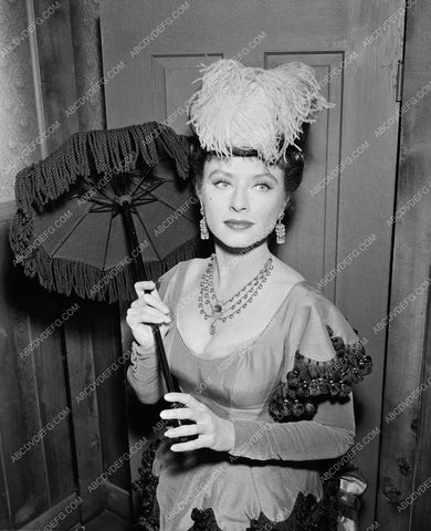 Amanda Blake macked out w parasol western TV Gunsmoke 8b20-1974