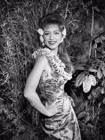 Amanda Blake cute in South Pacific Island wear 8b20-1977