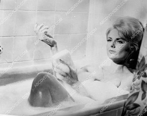 Martha Hyer taking a bubble bath 8b20-19950