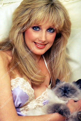 Morgan Fairchild posing with her cat 8b20-19990