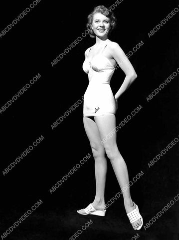 Peggie Castle modeling her new swimsuit 8b20-20025