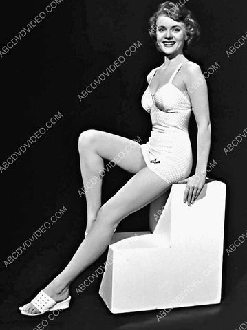 Peggie Castle modeling her new swimsuit 8b20-20026