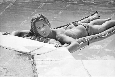 Jane Fonda sun bathing in the swimming pool 8b20-20174