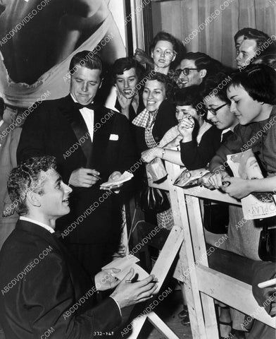 Jeff Chandler signing autographs for a ton o fans 8b20-20233