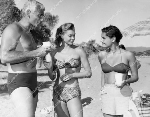 Jeff Chandler Esther Williams at the beach 8b20-20242