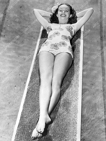 Noel Neill gatting some sunshine in her new swimsuit 8b20-20256