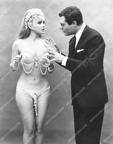 Pamela Tiffin in skimpy bikini w Marcello Mastroiani 8b20-20297