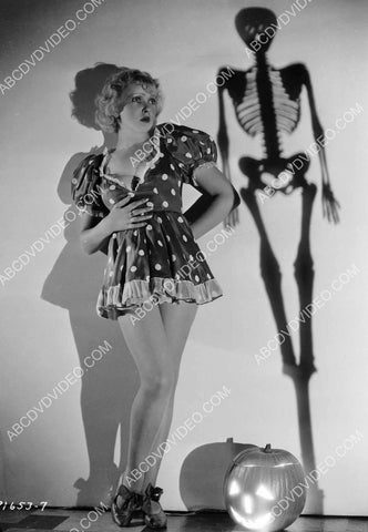 Ida Lupino cute Halloween pinup w jack-o-lantern and skeleton 8b20-20326