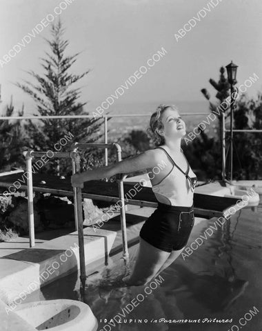 Ida Lupino going for a swim at home 8b20-20329